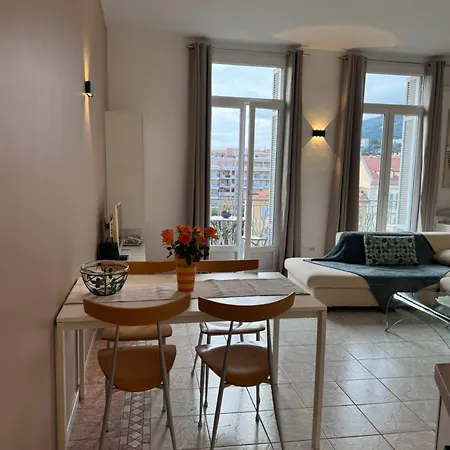 Centre Vue Imprenable Sur Et Jardin Bioves Apartment